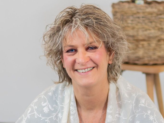 Esther hazendonk yogaleraar Riveierenwijk Utrecht